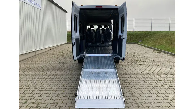 Opel Movano Umbau zum Behindertentransportwagen