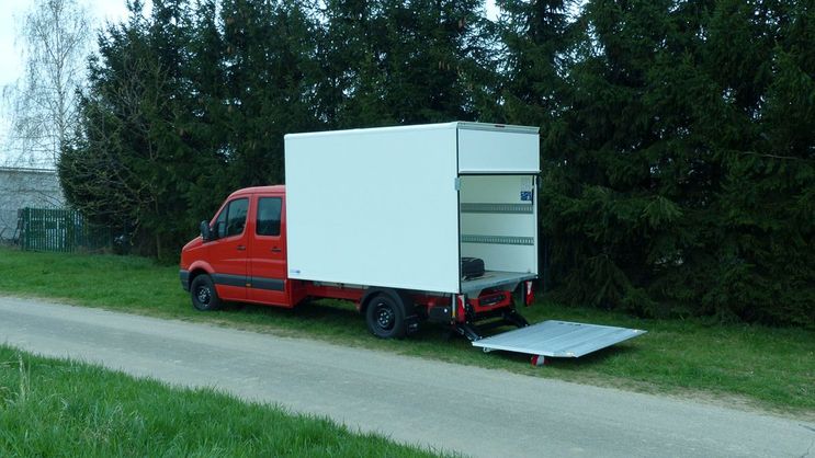 Transporter Koffer mit Hecktüren von Kunath Fahrzeugbau GmbH in Roßwein & Döbeln
