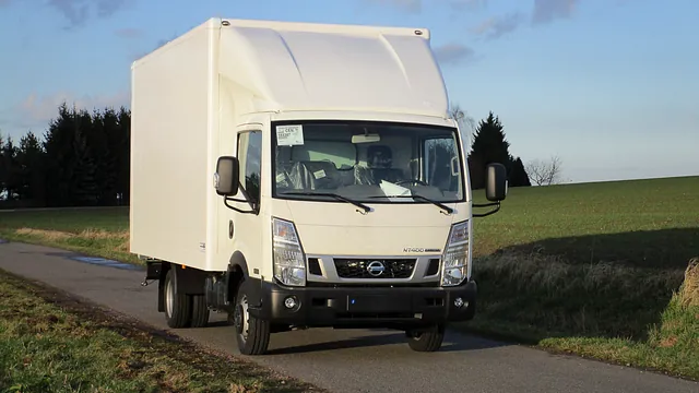 Transporter Koffer mit Hecktüren von Kunath Fahrzeugbau GmbH in Roßwein & Döbeln
