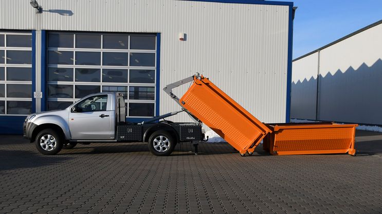 Pickup Kunath Abrolleraufbau von Kunath Fahrzeugbau GmbH in Roßwein & Döbeln
