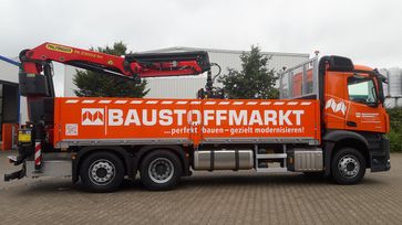 MB Actros mit Baustoffpritsche und Palfinger PK 23.002 Ladekran