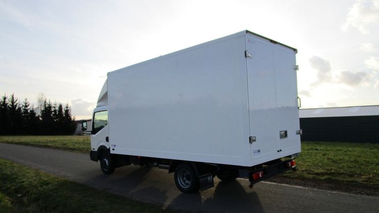 Transporter Koffer mit Hecktüren von Kunath Fahrzeugbau GmbH in Roßwein & Döbeln