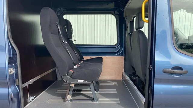 Ford Transit 4x4 Kastenwagen Umbau Fenster und Bestuhlung MixTo