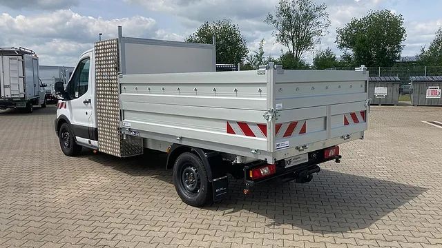 Ford Transit mit Dreiseitenkipper, Bordwanderhöhung und Werkzeugschrank