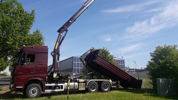 MB Arocs mit Abrollkipper und Palfinger Ladekran PK19.001 3
