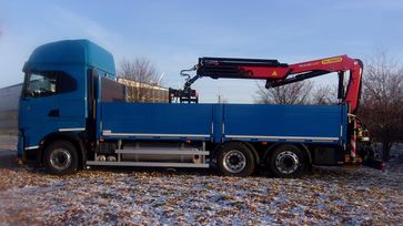 Iveco Stralis mit Baustoffpritsche und Palfinger PK 24.001 Ladekran