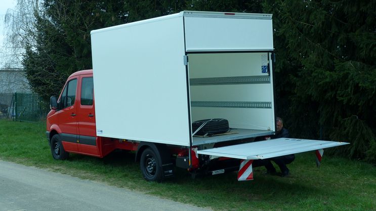 Transporter Koffer mit Hecktüren von Kunath Fahrzeugbau GmbH in Roßwein & Döbeln