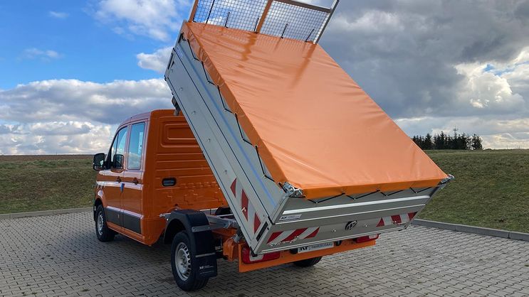 VW Crafter mit Umbausatz Dreiseitenkipper, Bordwanderhöhung, Leiterträger und Abdeckplane