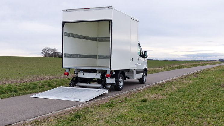 Transporter Koffer mit Hecktüren von Kunath Fahrzeugbau GmbH in Roßwein & Döbeln