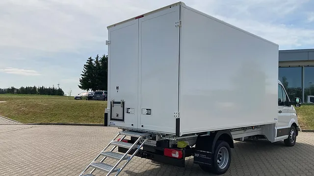 VW Crafter mit Koffer, Hecktüren, Klappe in der Hecktür und Treppe