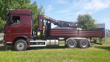 MB Arocs mit Abrollkipper und Palfinger Ladekran PK19.001 2