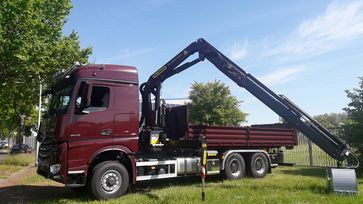 MB Arocs mit Abrollkipper und Palfinger Ladekran PK19.001 1