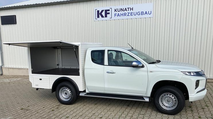 Mitsubishi L200 mit Systemkoffer und Auszug