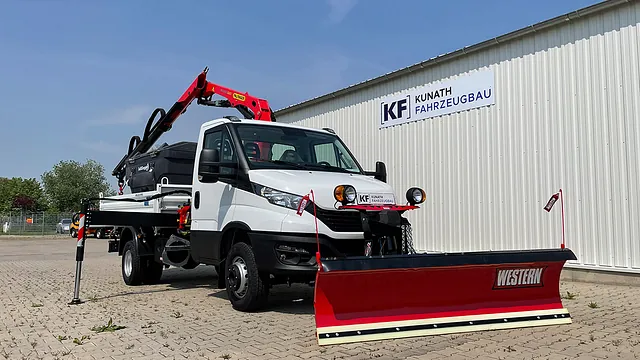 Iveco Daily mit Palfinger Ladekran, Schneeschild Midweight und Streuer Pro2000
