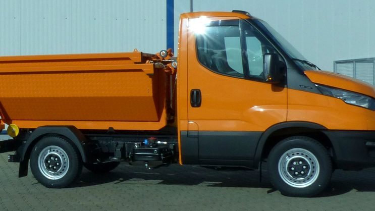 Kunath Abrolleraufbau mit STACS Container von Kunath Fahrzeugbau GmbH in Roßwein & Döbeln