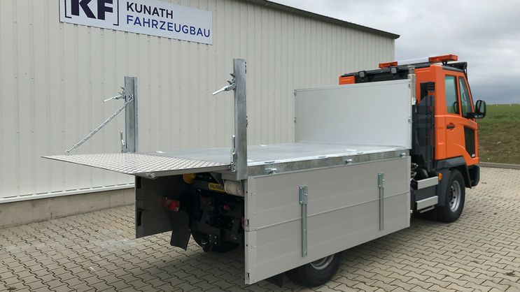 Kunath Abrolleraufbau mit STACS Container von Kunath Fahrzeugbau GmbH in Roßwein & Döbeln