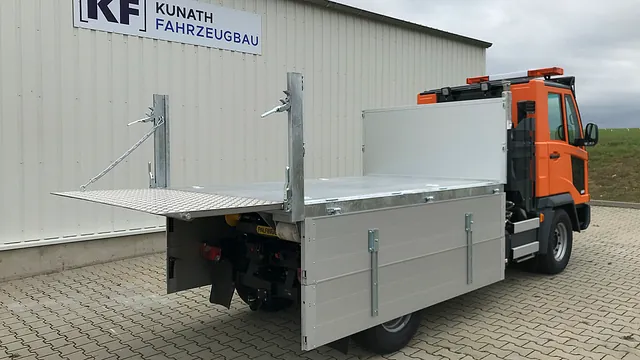 Kunath Abrolleraufbau mit STACS Container von Kunath Fahrzeugbau GmbH in Roßwein & Döbeln