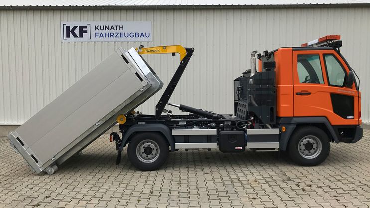Kunath Abrolleraufbau mit STACS Container von Kunath Fahrzeugbau GmbH in Roßwein & Döbeln