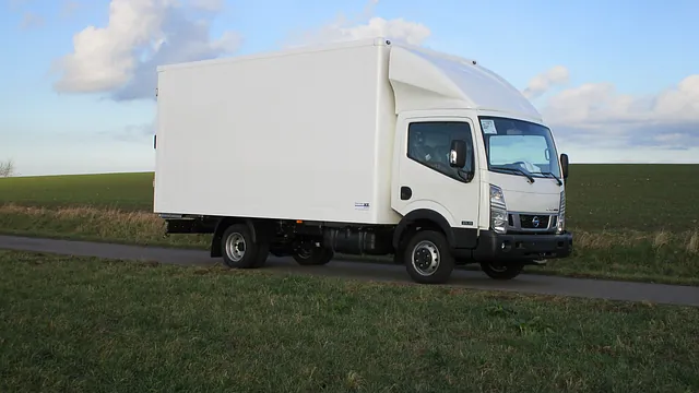 Transporter Koffer mit Hecktüren von Kunath Fahrzeugbau GmbH in Roßwein & Döbeln