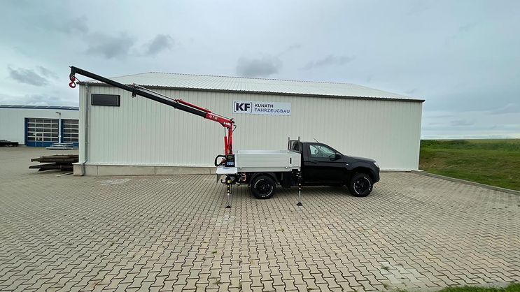 Isuzu D Max mit Pritsche und Ladekran