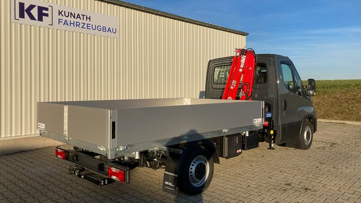 Transporter Kunath Ladekranaufbau mit Pritsche von Kunath Fahrzeugbau GmbH in Roßwein & Döbeln