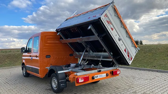 VW Crafter mit Umbausatz Dreiseitenkipper, Bordwanderhöhung, Leiterträger und Abdeckplane