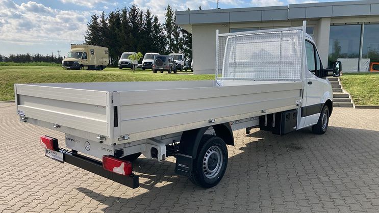 Mercedes Sprinter mit Pritsche