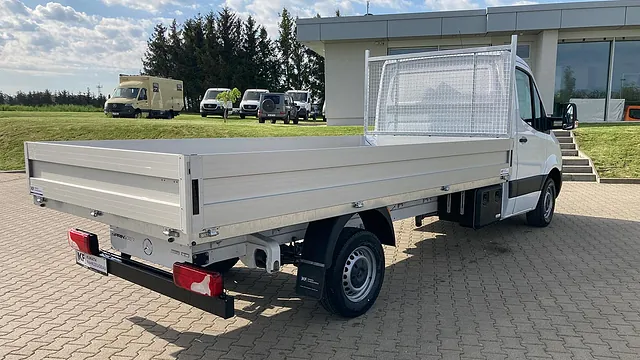 Mercedes Sprinter mit Pritsche