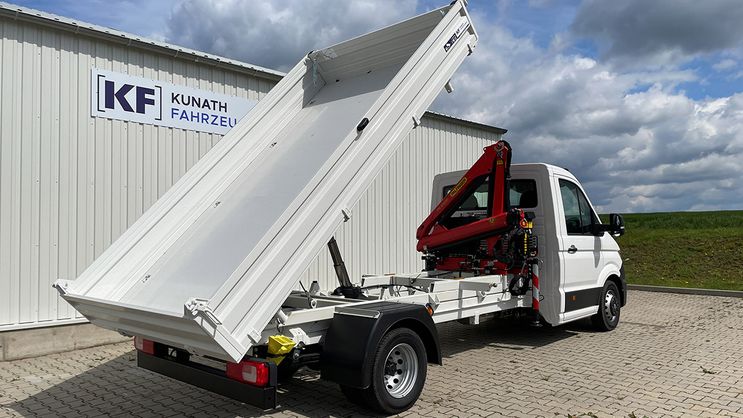 Volkswagen Crafter mit Stahlkipper und Ladekran PK2900 4